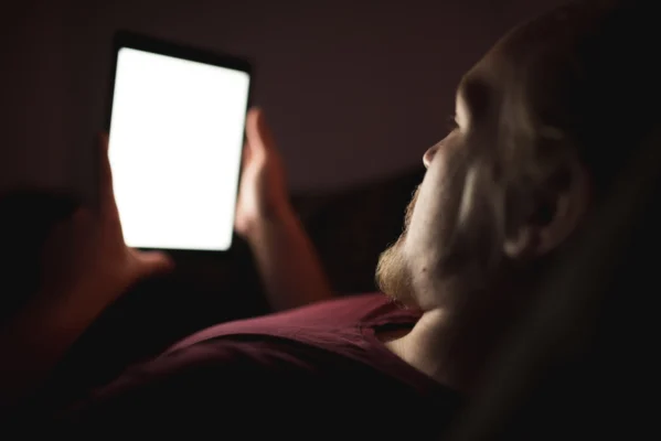 Chế độ dinh dưỡng và tập luyện cho các bạn học sinh 13 tranh thuc khuya ky yeu gp studio99